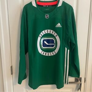BNWT Authentic Vancouver Canucks Green Practice Jersey Size 52 Large